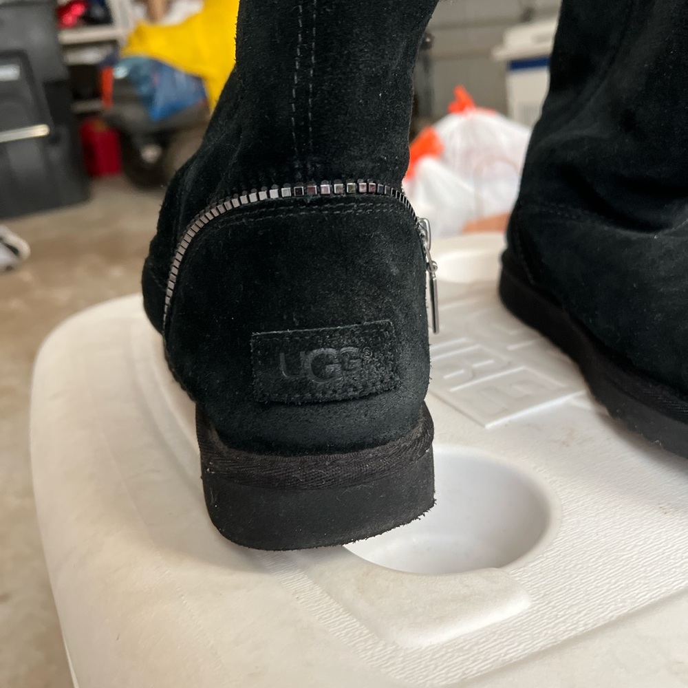 Pre loved short boot UGGS - Picture 3 of 4